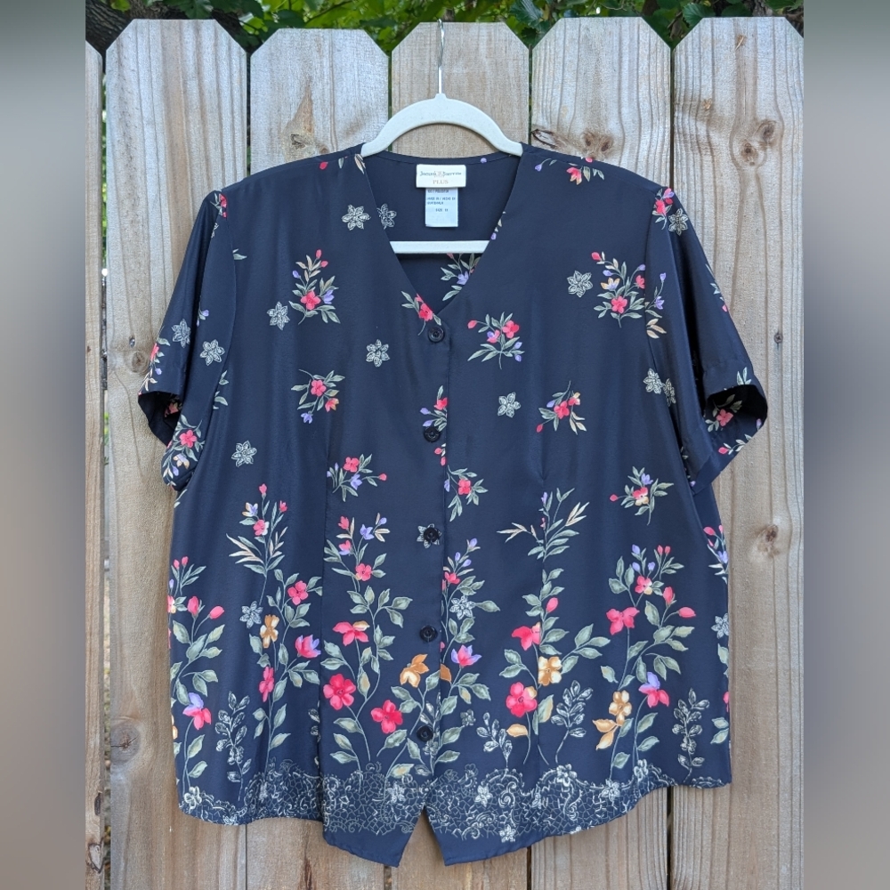Vintage Jaclyn Smith Plus Size Black Floral Patterned Short Sleeve Button Down